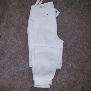 Style&co women white slim leg jeans